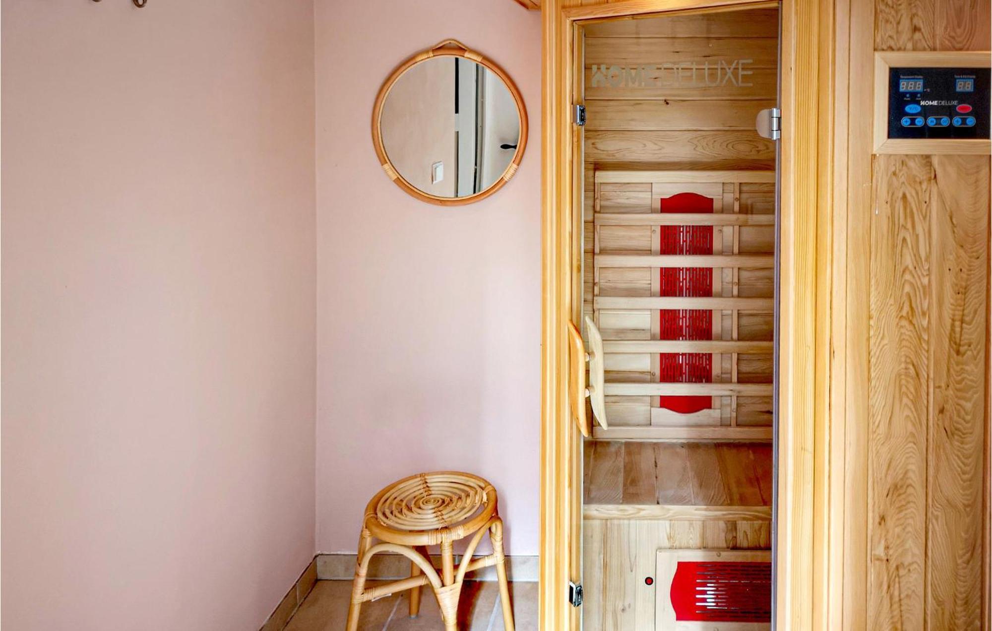 Amazing home in Hennstedt with WiFi, 2 Bedrooms&Sauna Buitenkant foto